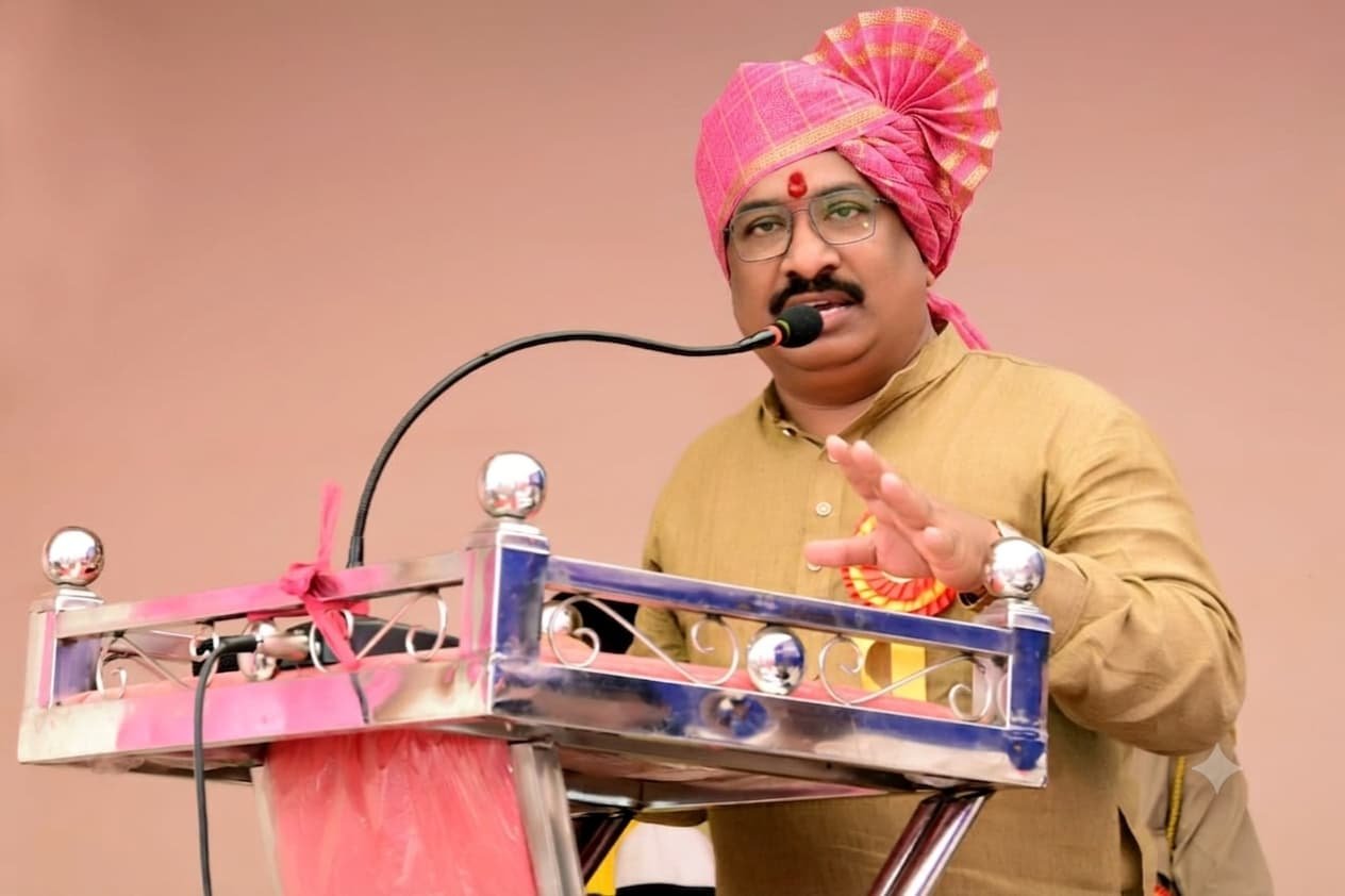 *लाखांदूर नगरपंचायत अध्यक्ष विनोद ठाकरे यांना लोकमत समूहातर्फे ‘सर्वोत्कृष्ट नगराध्यक्ष’ पुरस्कार जाहीर व सत्कार*