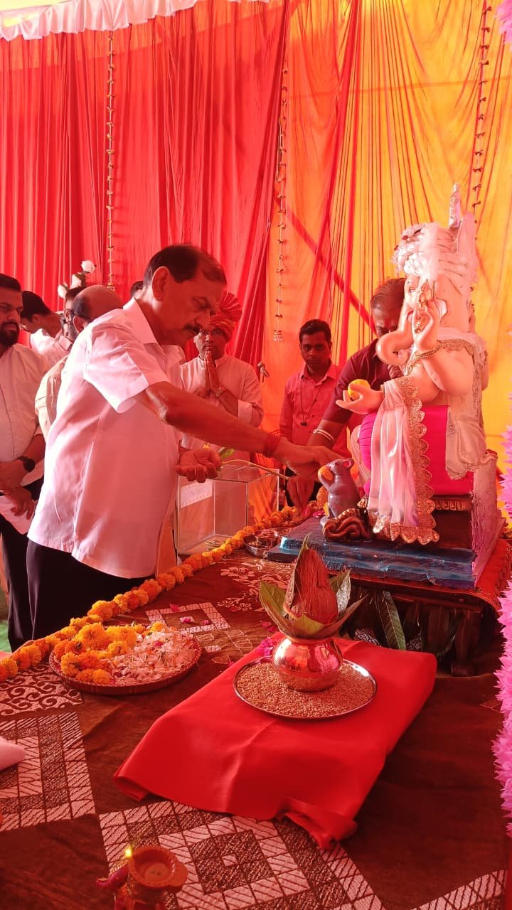 भक्तीमय वातावरण में भगवान श्री गणेशजी न.मा.द. महाविद्यालय परिसर में विराजमान