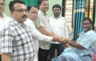 जागतिक फार्मासिस्ट दिनानिमित्त लाखांदूर ग्रामीण रुग्णालयात रुग्णांना फळे व बिस्किटांचे वाटप